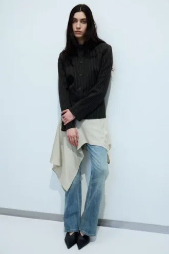 Chaqueta entallada con botones – Negra a rayas