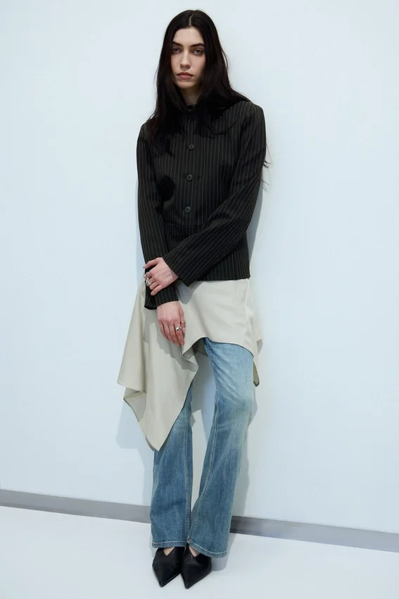 Chaqueta entallada con botones – Negra a rayas Chaqueta entallada con botones – Negra a rayas