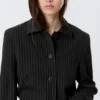 Chaqueta entallada con botones – Negra a rayas Chaqueta entallada con botones – Negra a rayas
