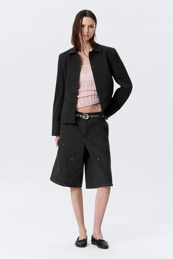Chaqueta entallada con botones – Negra a rayas Chaqueta entallada con botones – Negra a rayas