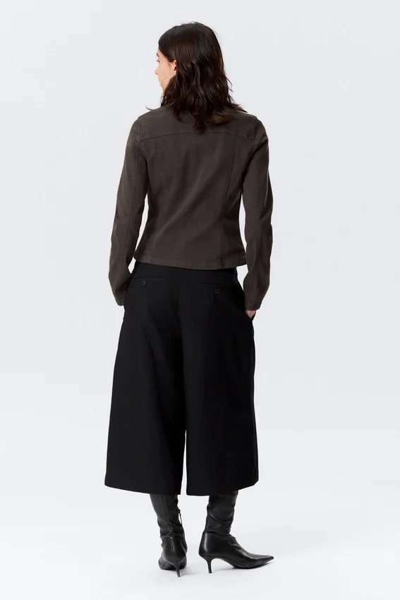 Chaqueta entallada con cremallera de algodón Genevieve – Gris oscuro Chaqueta entallada con cremallera de algodón Genevieve – Gris oscuro