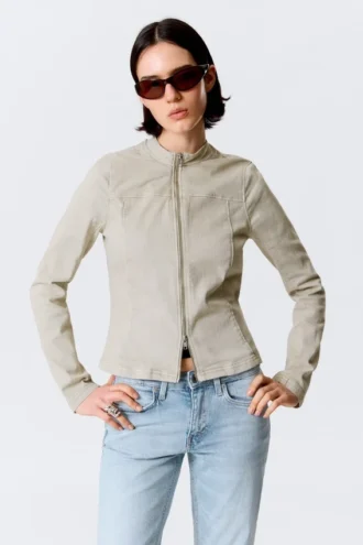 Chaqueta entallada de algodón con cremallera Genevieve – Beige claro