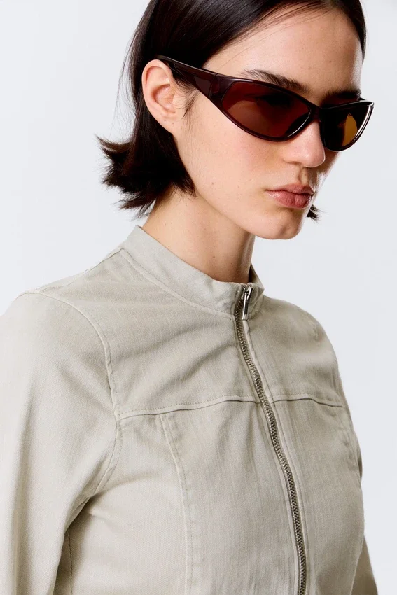 Chaqueta entallada de algodón con cremallera Genevieve – Beige claro Chaqueta entallada de algodón con cremallera Genevieve – Beige claro