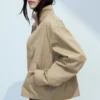 Chaqueta holgada de algodón con cuello de embudo – Beige Chaqueta holgada de algodón con cuello de embudo – Beige