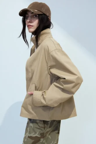 Chaqueta holgada de algodón con cuello de embudo – Beige