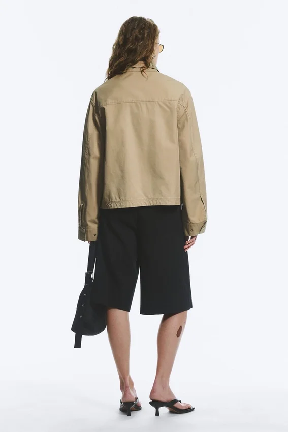 Chaqueta holgada de algodón con cuello de embudo – Beige Chaqueta holgada de algodón con cuello de embudo – Beige