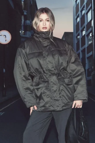 Chaqueta utilitaria acolchada oversize – Gris oscuro