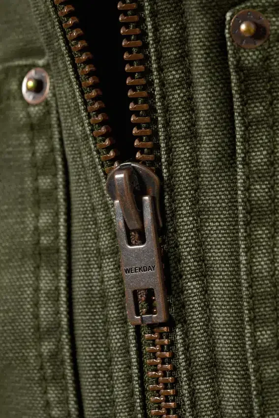 Chaqueta utilitaria lavada de corte holgado – Verde caqui oscuro Chaqueta utilitaria lavada de corte holgado – Verde caqui oscuro