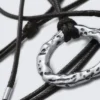 Collar con colgante de cordón – Plata – Cordón negro Collar con colgante de cordón – Plata – Cordón negro