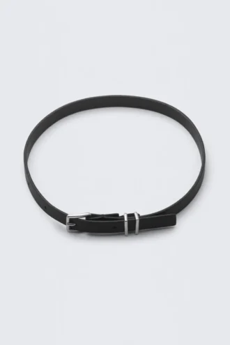 Collar con hebilla de imitación de cuero – Negro