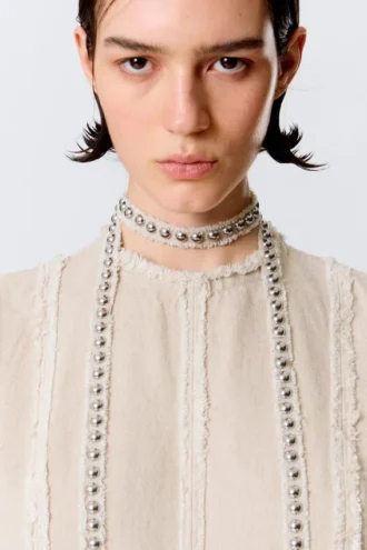Collar gargantilla con tachuelas de mezcla de lino – Beige Collar gargantilla con tachuelas de mezcla de lino – Beige