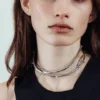 Collar gargantilla Thorn – Gris claro empolvado