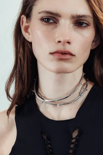 Collar gargantilla Thorn – Gris claro empolvado Collar gargantilla Thorn – Gris claro empolvado