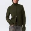 Cárdigan ajustado de punto suave con cremallera – Verde musgo oscuro Cárdigan ajustado de punto suave con cremallera – Verde musgo oscuro