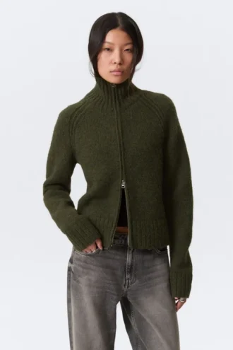 Cárdigan ajustado de punto suave con cremallera – Verde musgo oscuro