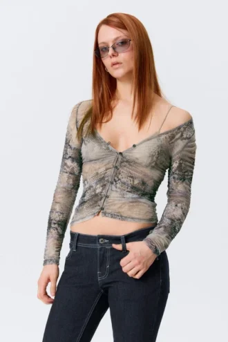 Cárdigan de malla ajustado con fruncidos y manga larga – Beige/Gris – Estampado de piel de serpiente