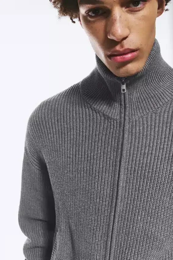 Cárdigan de punto con cuello alto y cremallera, de corte holgado – Gris claro empolvado Cárdigan de punto con cuello alto y cremallera, de corte holgado – Gris claro empolvado