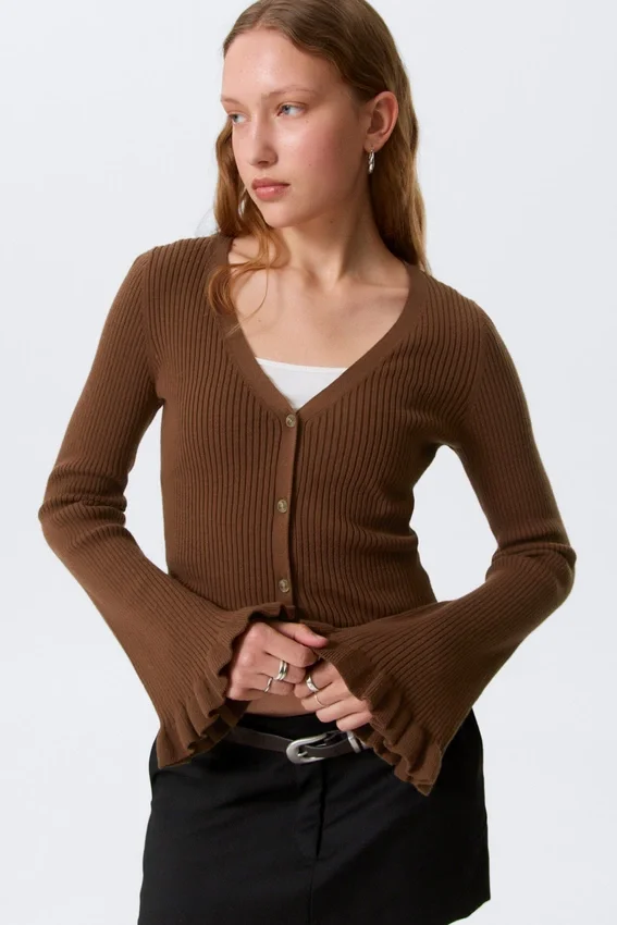 Cárdigan de punto con cuello en V – Marrón oscuro Cárdigan de punto con cuello en V – Marrón oscuro