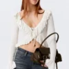 Cárdigan de punto con volantes y cuello en V de Yulia B – Blanco Cárdigan de punto con volantes y cuello en V de Yulia B – Blanco