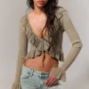 Cárdigan de punto con volantes y cuello en V de Yulia B – Verde caqui apagado Cárdigan de punto con volantes y cuello en V de Yulia B – Verde caqui apagado