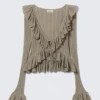 Cárdigan de punto con volantes y cuello en V de Yulia B – Verde caqui apagado Cárdigan de punto con volantes y cuello en V de Yulia B – Verde caqui apagado