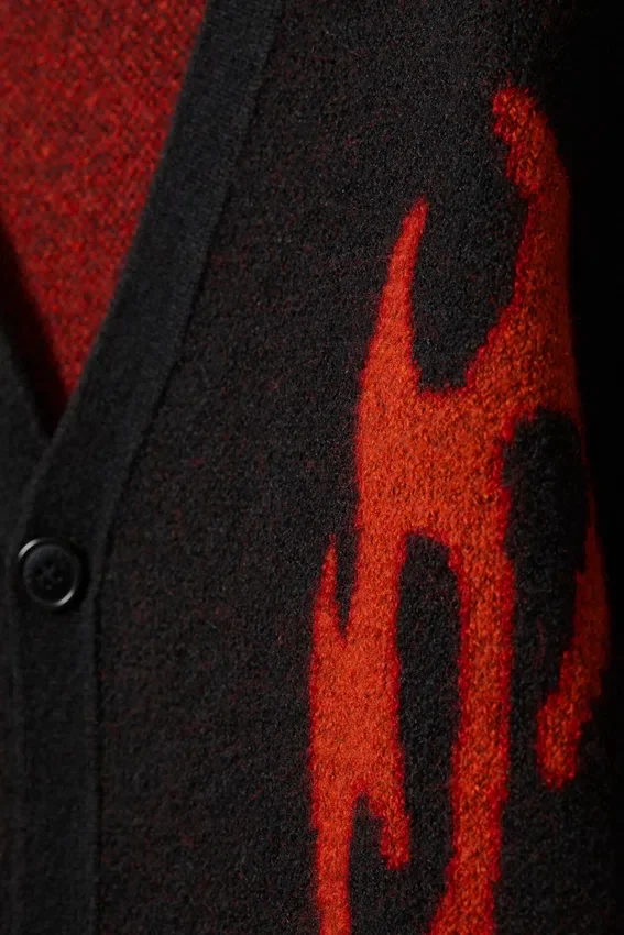 Cárdigan de punto holgado con estampados – Negro – Llamas rojas Cárdigan de punto holgado con estampados – Negro – Llamas rojas