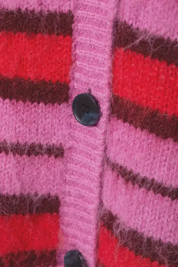 Cárdigan de punto mullido – Rayas rosa y rojo Cárdigan de punto mullido – Rayas rosa y rojo