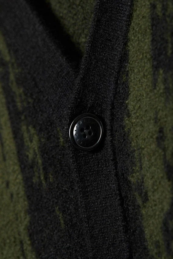 Cárdigan de punto recto con estampados – Negro/Verde caqui oscuro Cárdigan de punto recto con estampados – Negro/Verde caqui oscuro