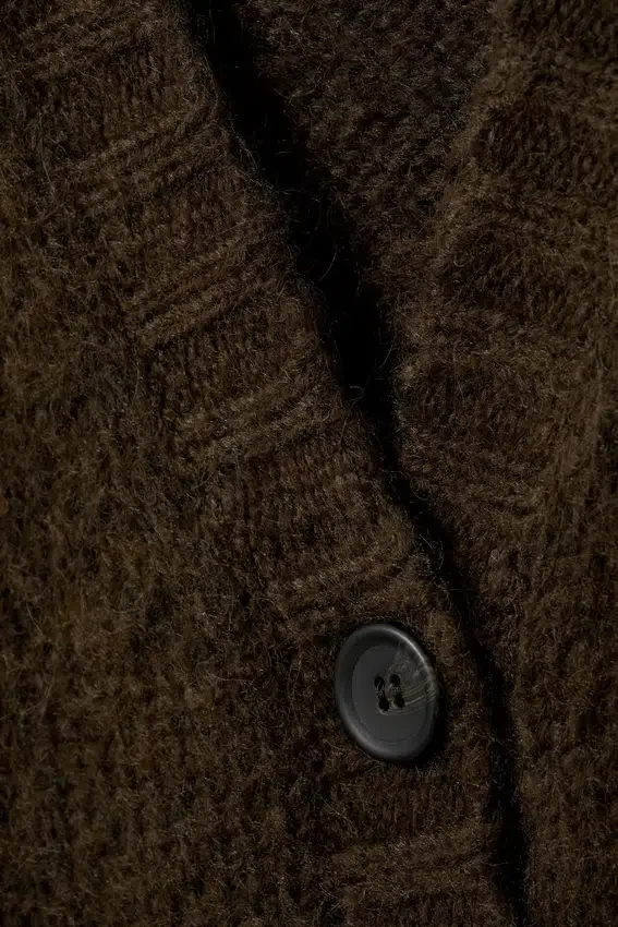 Cárdigan largo de punto con cuello en V – Marrón oscuro Cárdigan largo de punto con cuello en V – Marrón oscuro