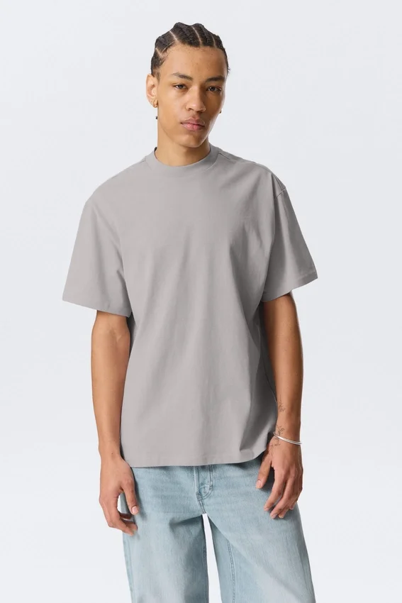 Estupenda camiseta de peso grueso – Gris claro empolvado Estupenda camiseta de peso grueso – Gris claro empolvado