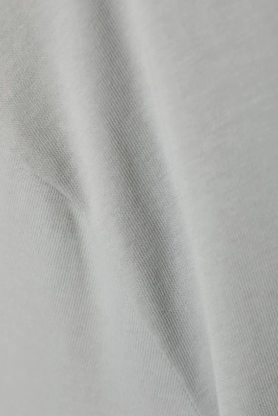 Estupenda camiseta de peso grueso – Gris claro empolvado Estupenda camiseta de peso grueso – Gris claro empolvado