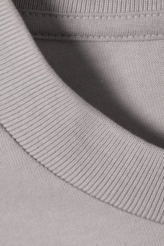 Estupenda camiseta de peso grueso – Gris claro empolvado Estupenda camiseta de peso grueso – Gris claro empolvado