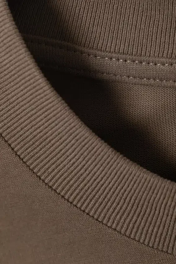 Estupenda camiseta de peso grueso – Marrón oscuro Estupenda camiseta de peso grueso – Marrón oscuro