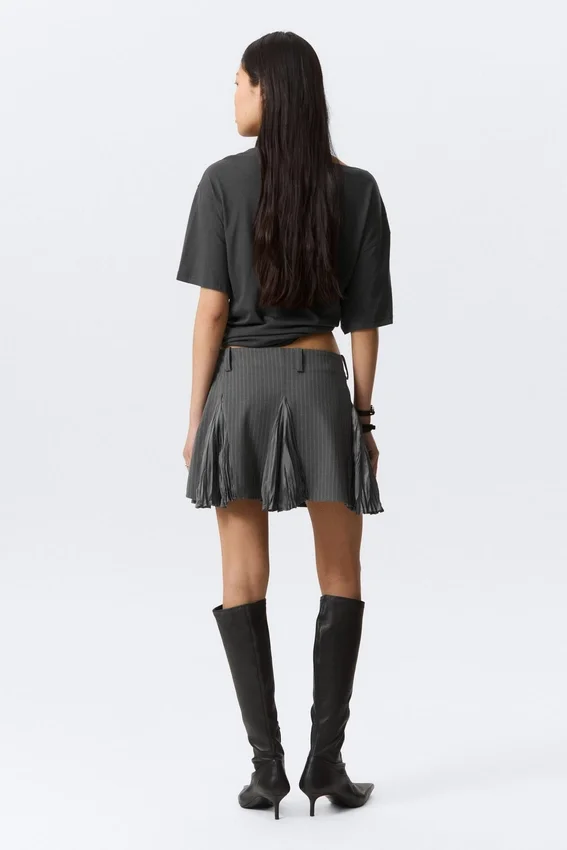 Falda con pliegues – Rayas grises Falda con pliegues – Rayas grises