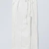 Falda cruzada maxi de denim con bordes sin rematar – Blanca