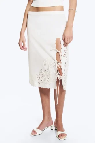 Falda de algodón bordada hasta la rodilla – Blanca
