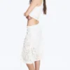 Falda de algodón bordada hasta la rodilla – Blanca Falda de algodón bordada hasta la rodilla – Blanca