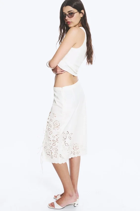 Falda de algodón bordada hasta la rodilla – Blanca Falda de algodón bordada hasta la rodilla – Blanca