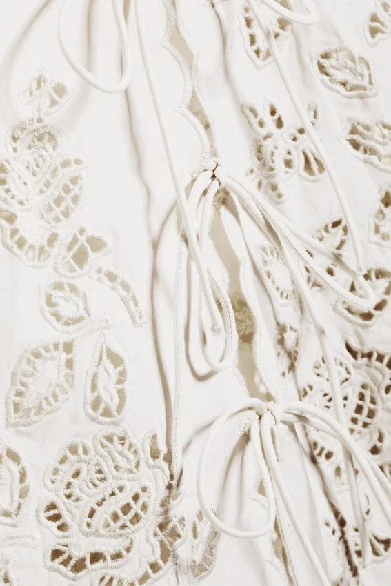 Falda de algodón bordada hasta la rodilla – Blanca Falda de algodón bordada hasta la rodilla – Blanca