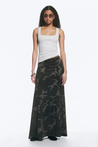 Falda larga estampada de talle medio – Verde caqui – Camuflaje Falda larga estampada de talle medio – Verde caqui – Camuflaje