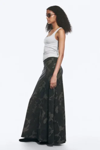 Falda larga estampada de talle medio – Verde caqui – Camuflaje Falda larga estampada de talle medio – Verde caqui – Camuflaje