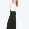 Falda maxi de talle medio y corte ancho – Negro
