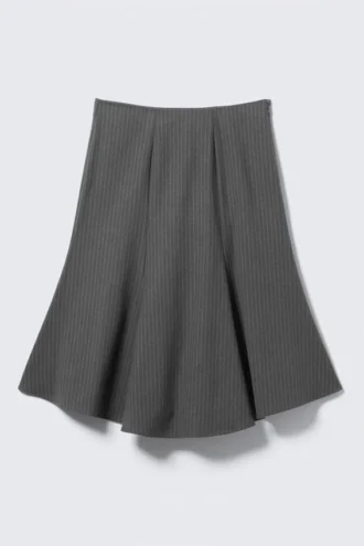 Falda midi ajustada con volumen – Rayas finas en gris empolvado