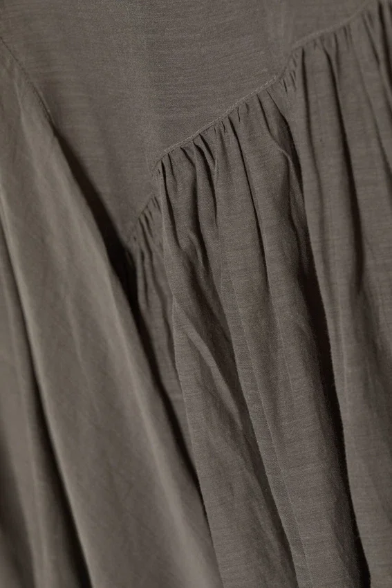 Falda midi asimétrica de algodón – Gris topo oscuro Falda midi asimétrica de algodón – Gris topo oscuro