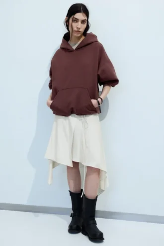 Falda midi cruzada asimétrica de talle medio – Beige claro