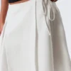 Falda midi cruzada asimétrica de talle medio – Beige claro Falda midi cruzada asimétrica de talle medio – Beige claro