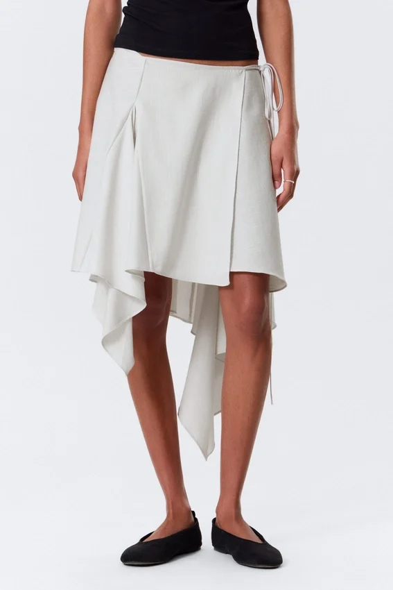 Falda midi cruzada asimétrica de talle medio – Beige claro Falda midi cruzada asimétrica de talle medio – Beige claro