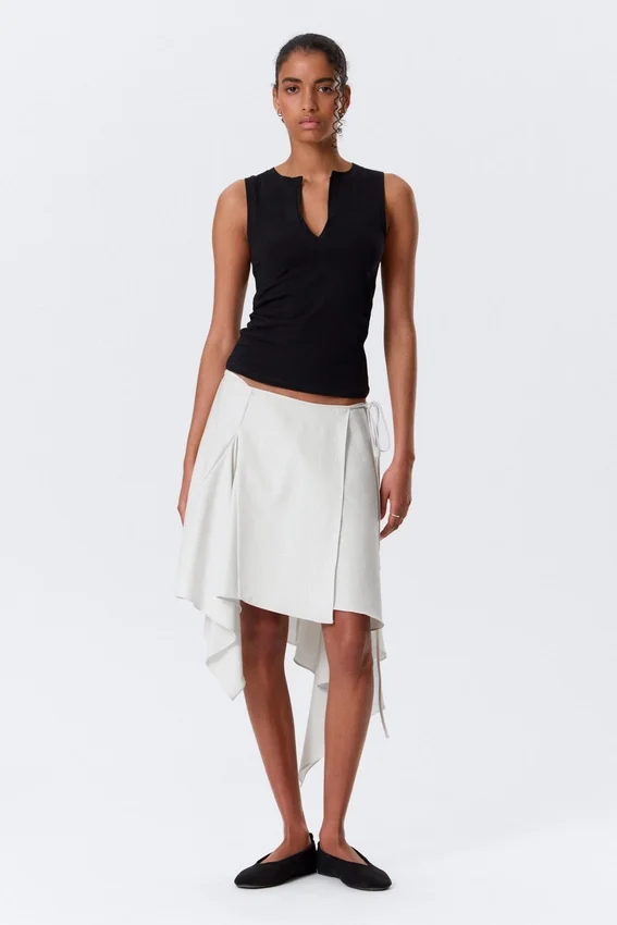 Falda midi cruzada asimétrica de talle medio – Beige claro Falda midi cruzada asimétrica de talle medio – Beige claro