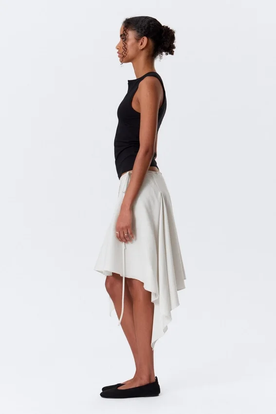 Falda midi cruzada asimétrica de talle medio – Beige claro Falda midi cruzada asimétrica de talle medio – Beige claro