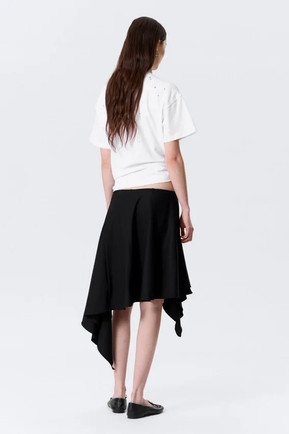Falda midi cruzada asimétrica de talle medio – Negro Falda midi cruzada asimétrica de talle medio – Negro